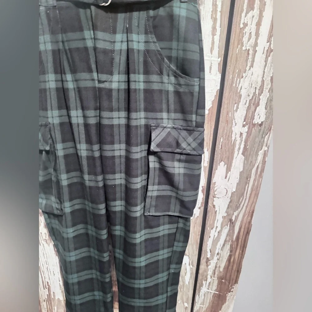 Free People Plaid Cropped Pants Green Size 4